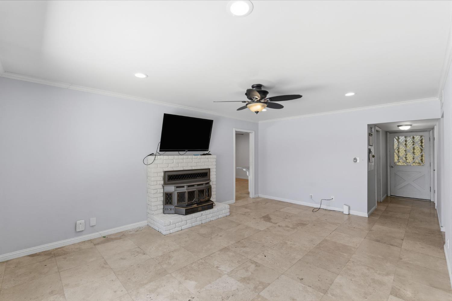 712 E San Ramon Ave, Fresno, CA 93710