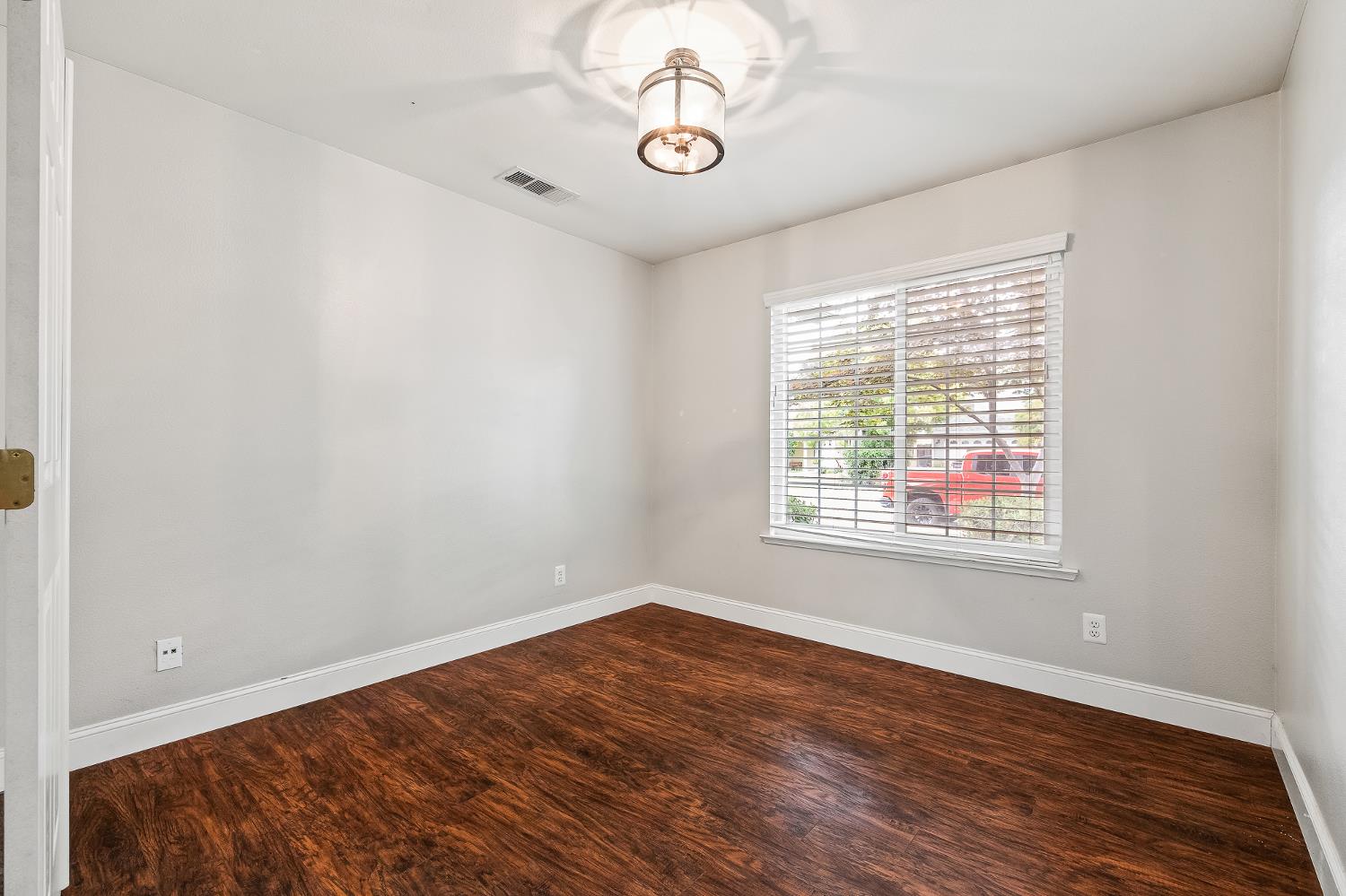 2047 Muncie Ave, Fresno, CA 93720