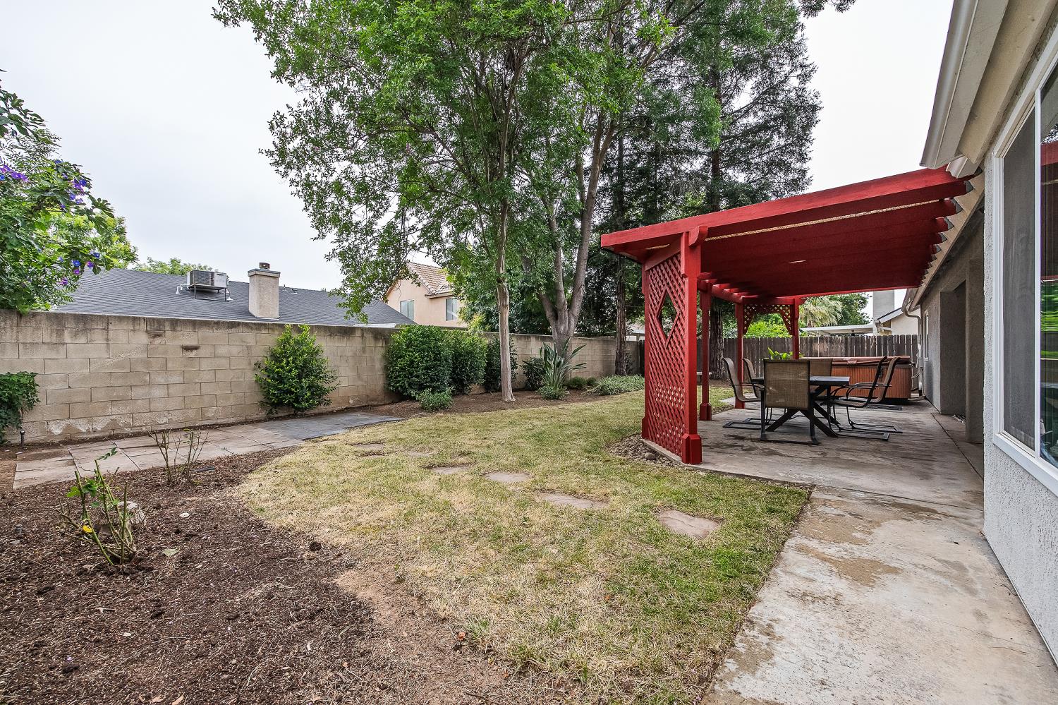 2047 Muncie Ave, Fresno, CA 93720