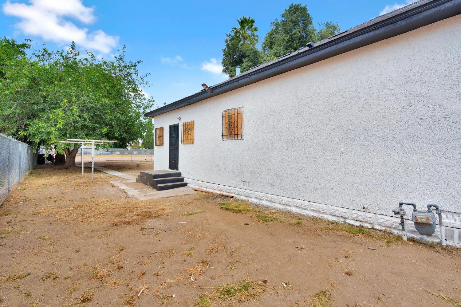 441 N Clark St, Fresno, CA 93701