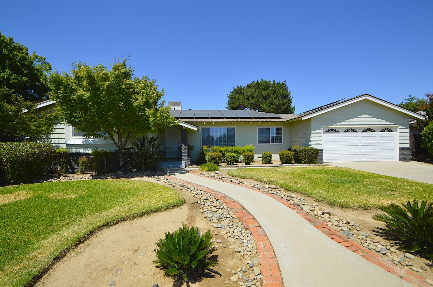 6039 N Maroa, Fresno, CA 93704