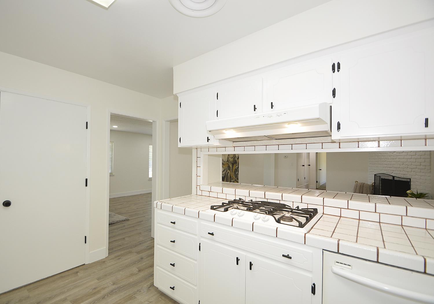 6039 N Maroa, Fresno, CA 93704