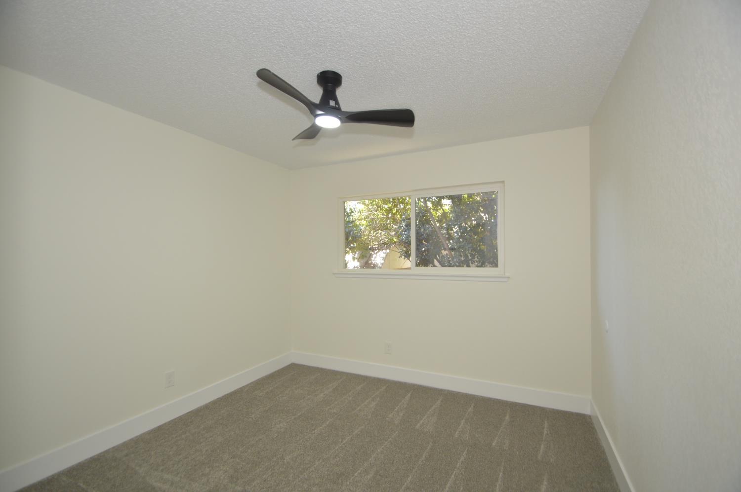 6039 N Maroa, Fresno, CA 93704
