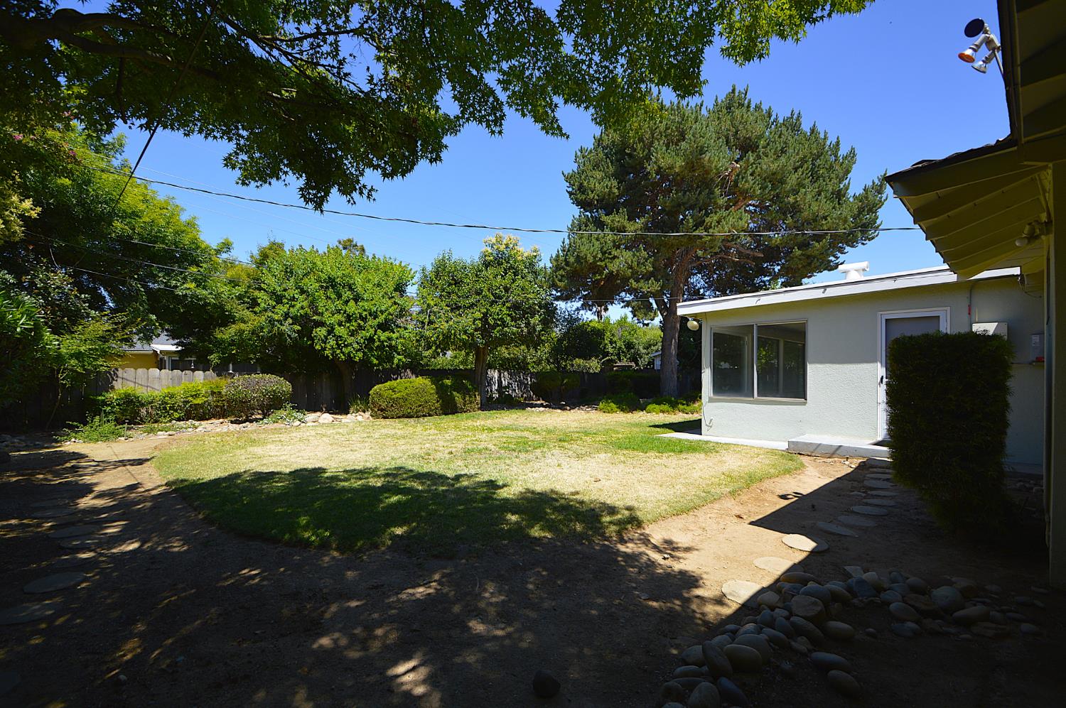 6039 N Maroa, Fresno, CA 93704
