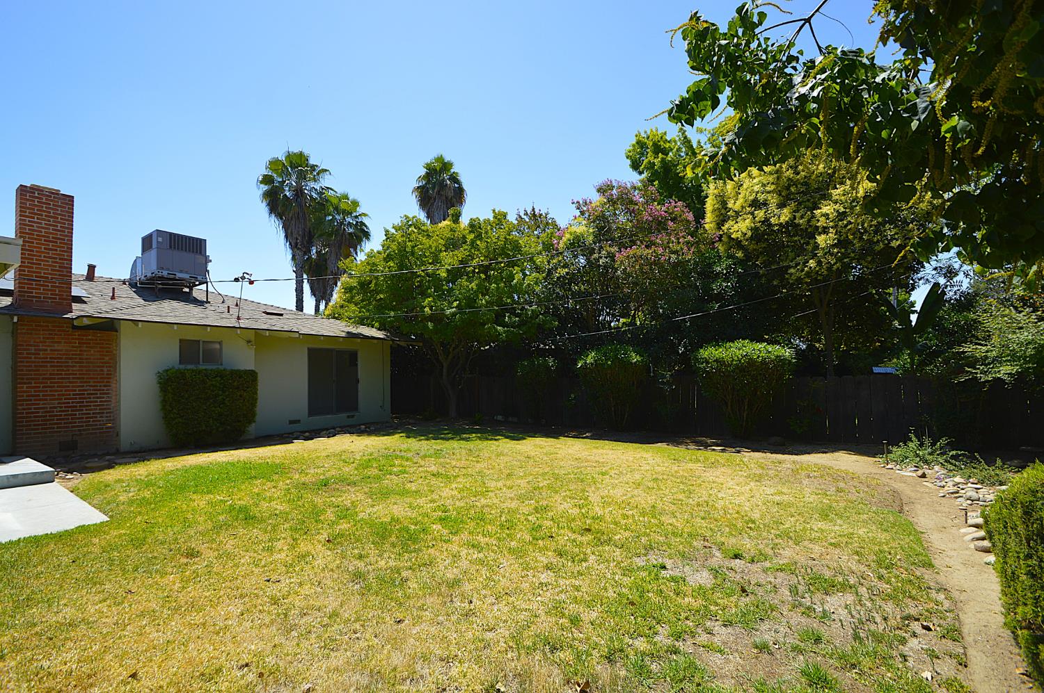 6039 N Maroa, Fresno, CA 93704