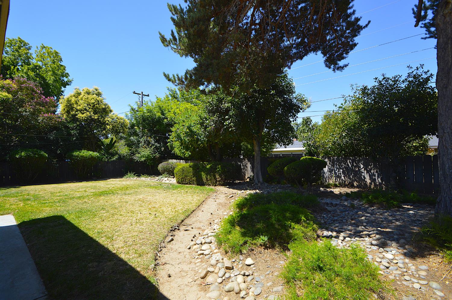 6039 N Maroa, Fresno, CA 93704
