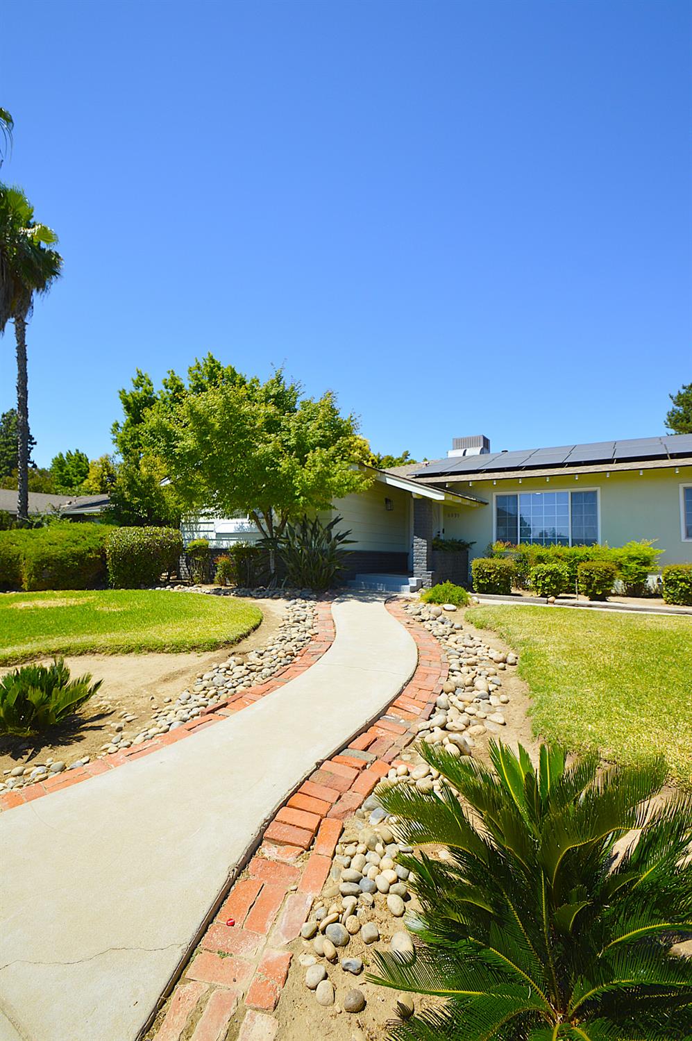 6039 N Maroa, Fresno, CA 93704