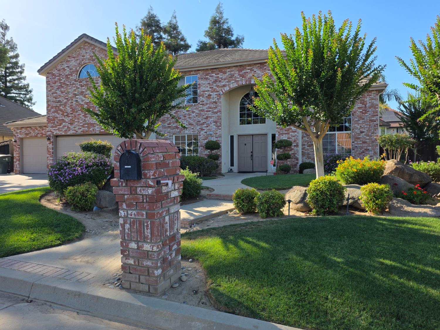 4950 W Minarets Ave, Fresno, CA 93722