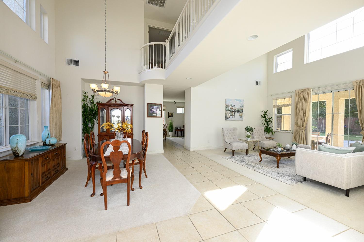 2809 E Omaha Ave, Fresno, CA 93720