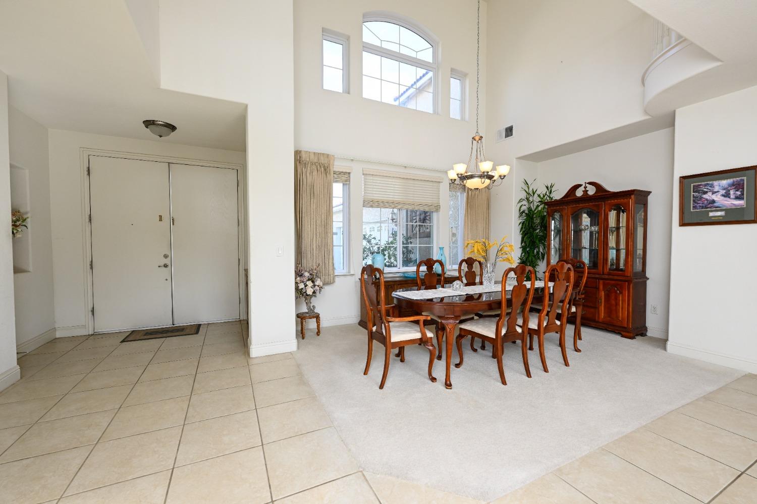 2809 E Omaha Ave, Fresno, CA 93720