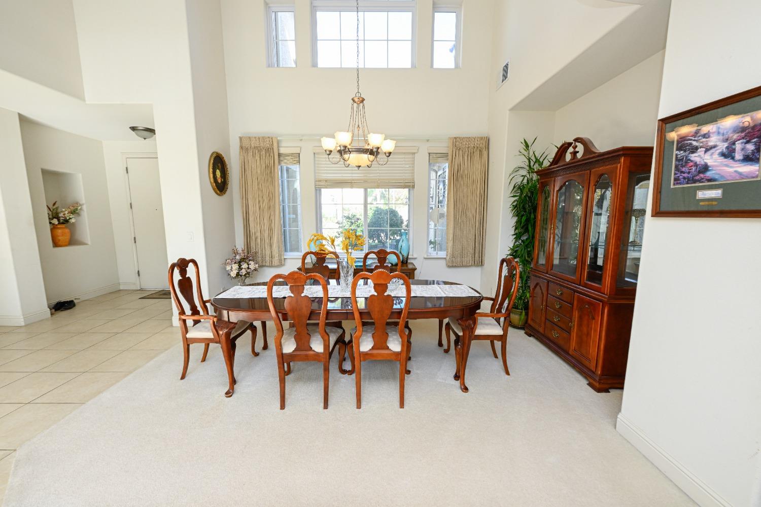 2809 E Omaha Ave, Fresno, CA 93720