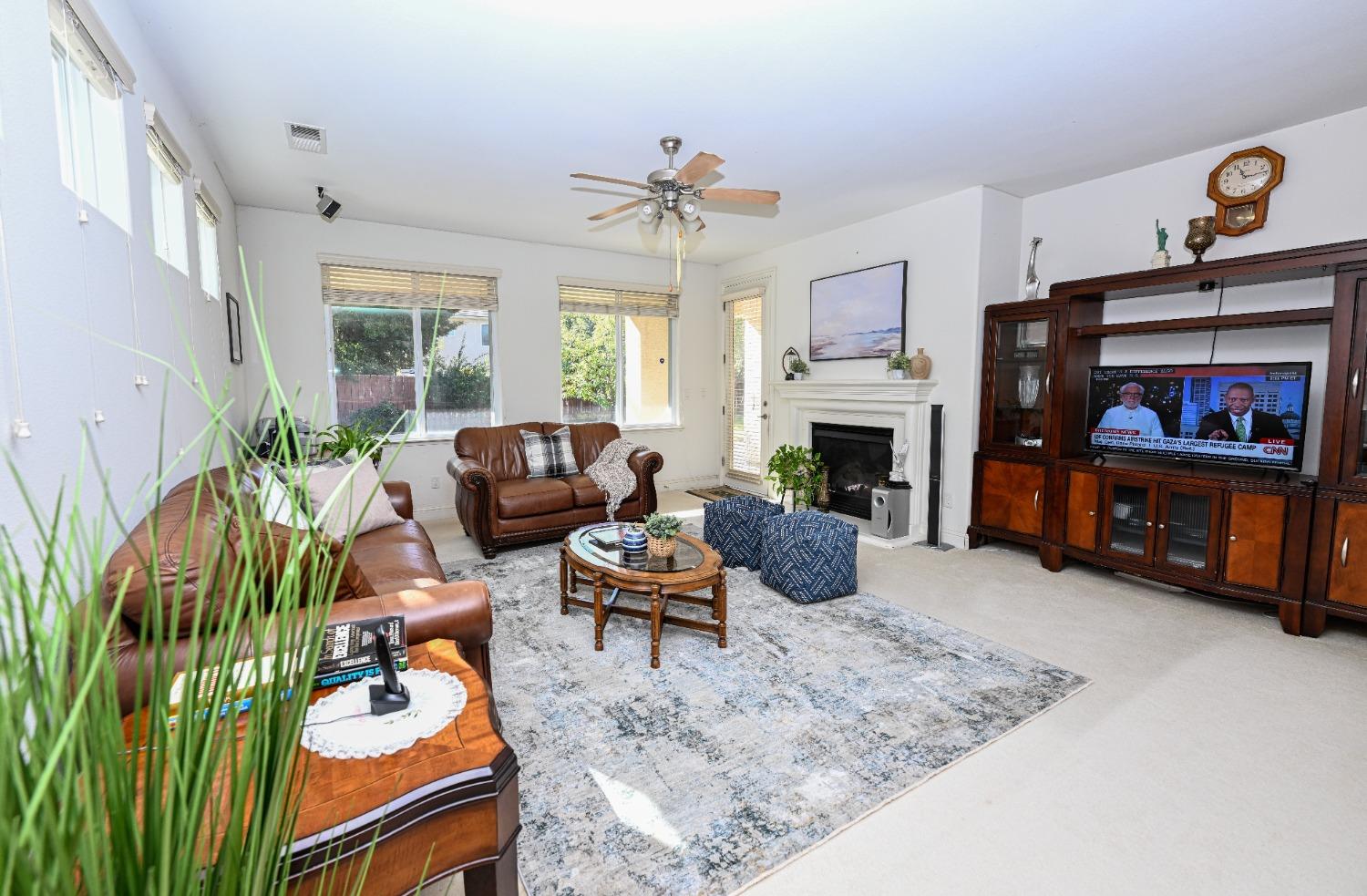2809 E Omaha Ave, Fresno, CA 93720