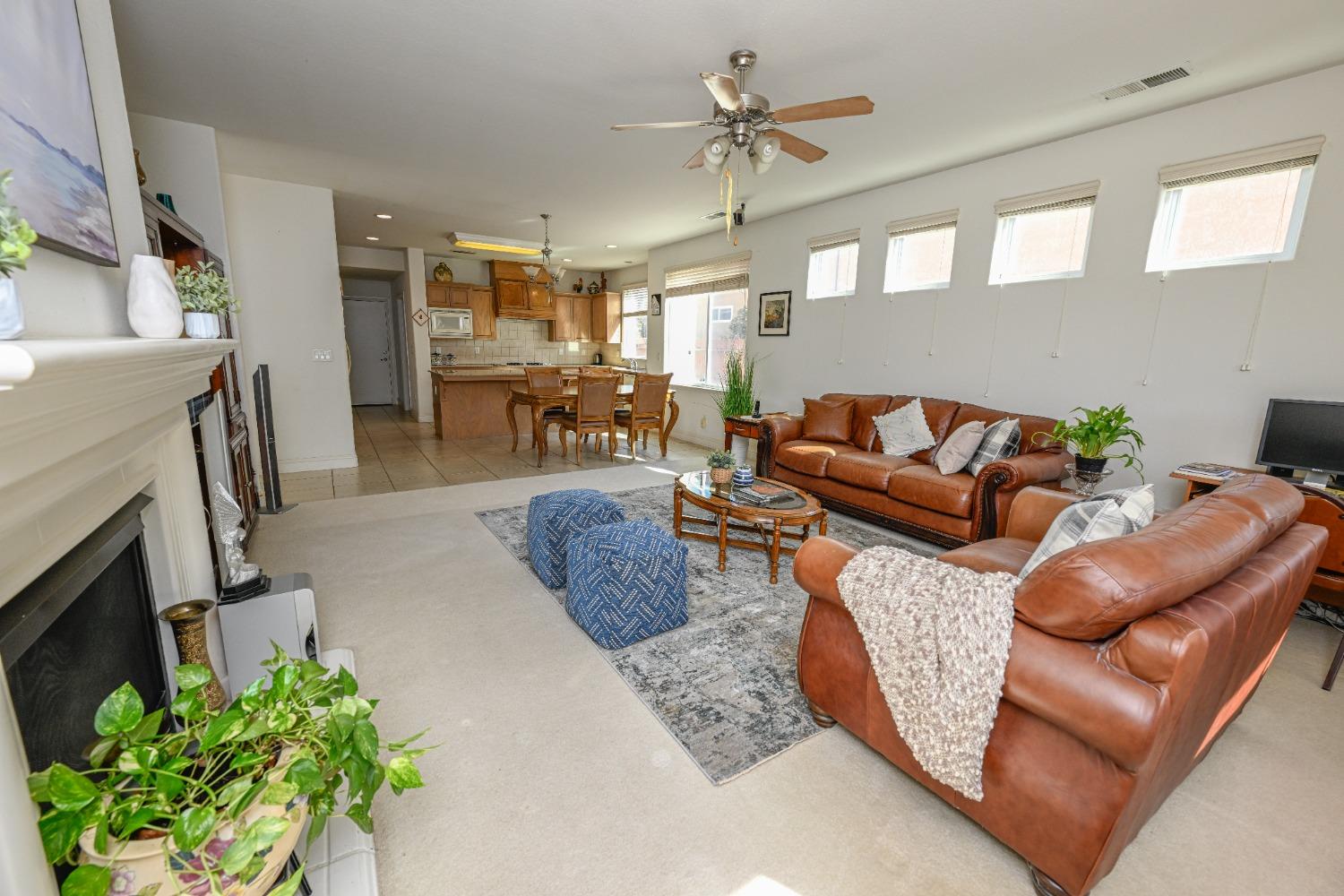 2809 E Omaha Ave, Fresno, CA 93720