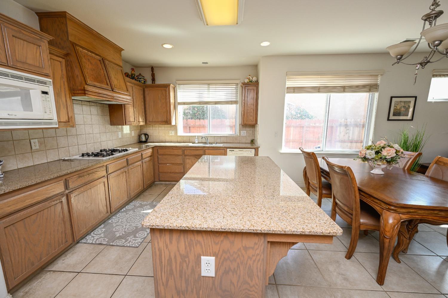 2809 E Omaha Ave, Fresno, CA 93720
