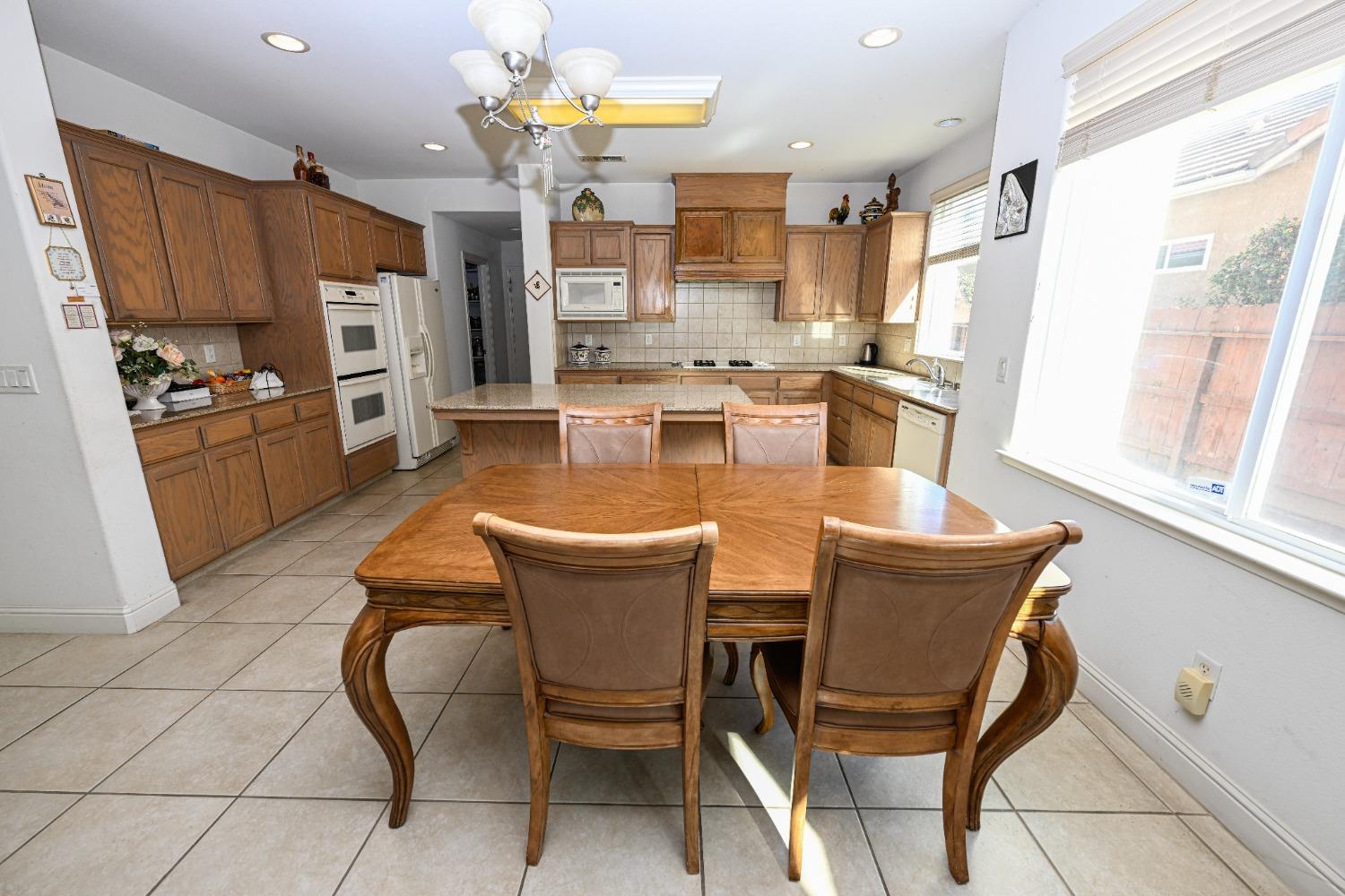 2809 E Omaha Ave, Fresno, CA 93720