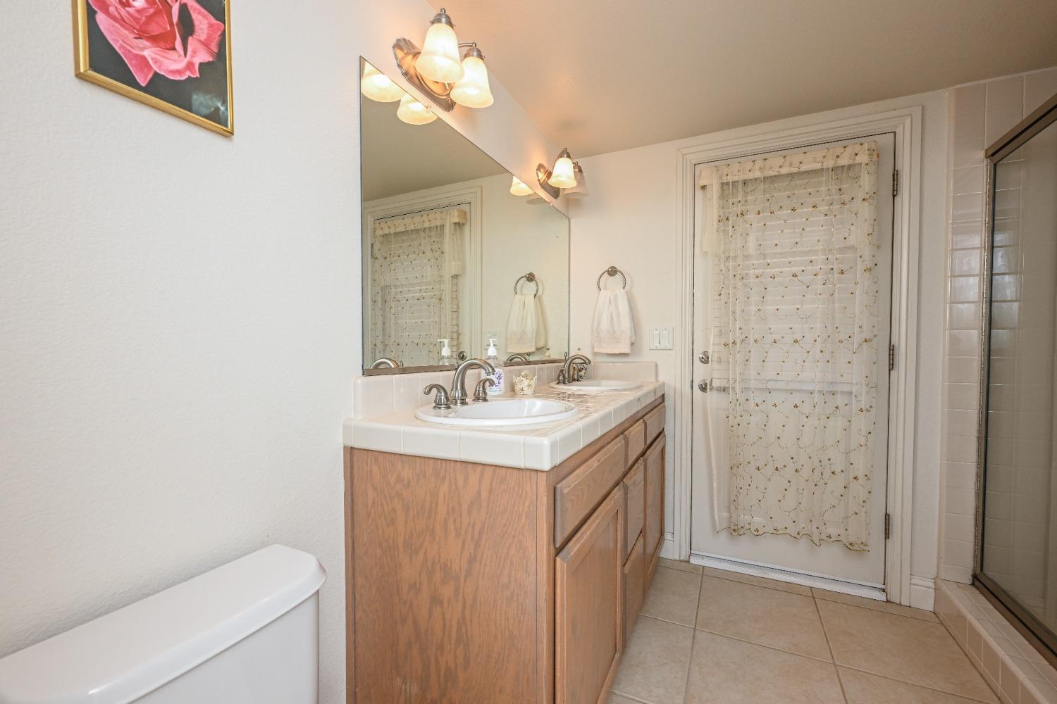 2809 E Omaha Ave, Fresno, CA 93720