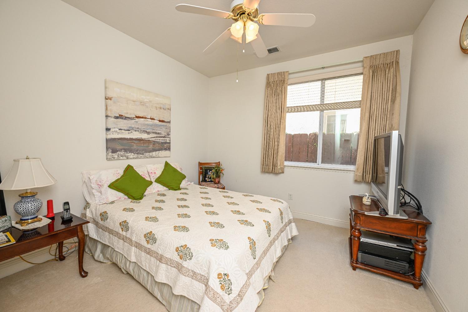 2809 E Omaha Ave, Fresno, CA 93720