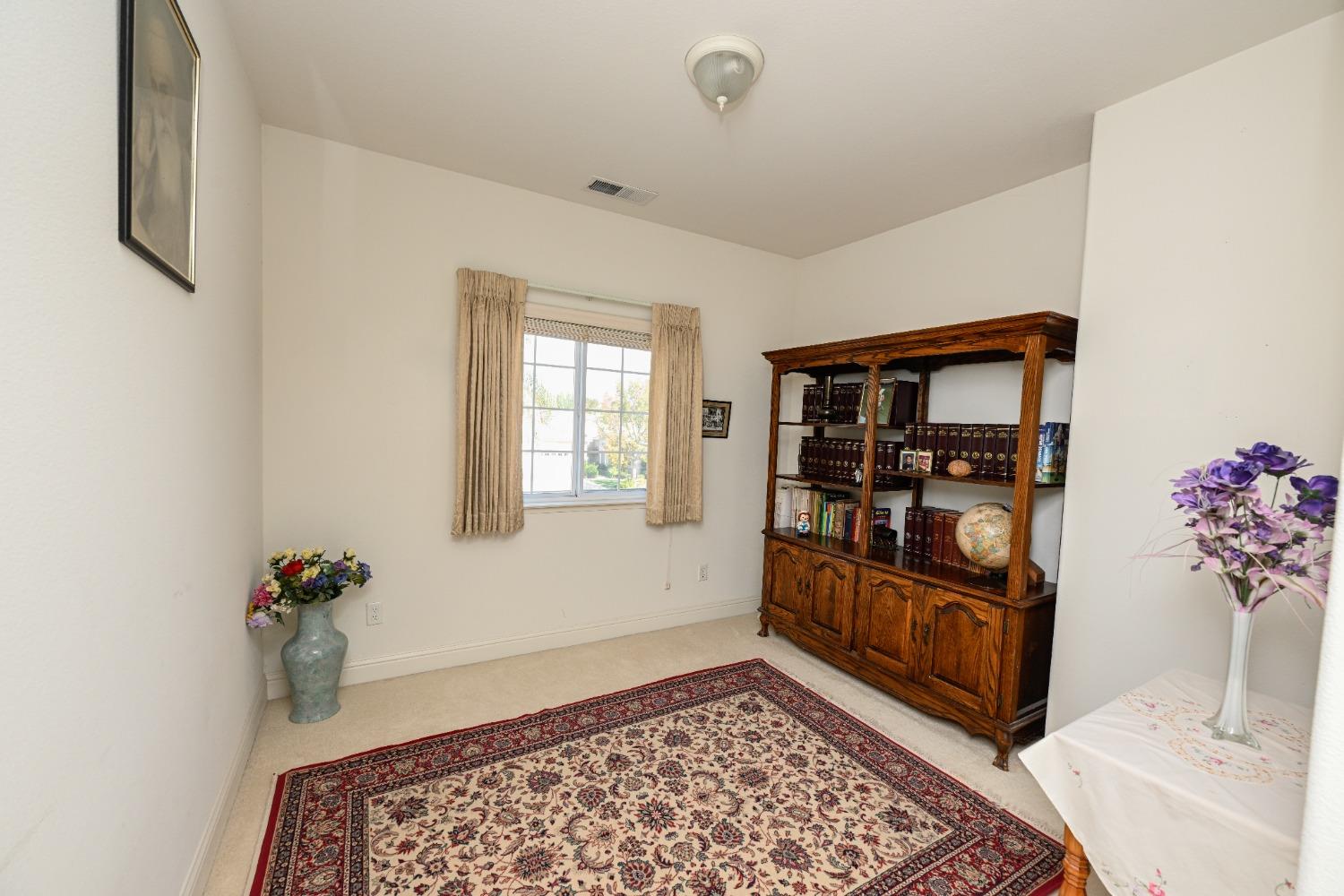 2809 E Omaha Ave, Fresno, CA 93720