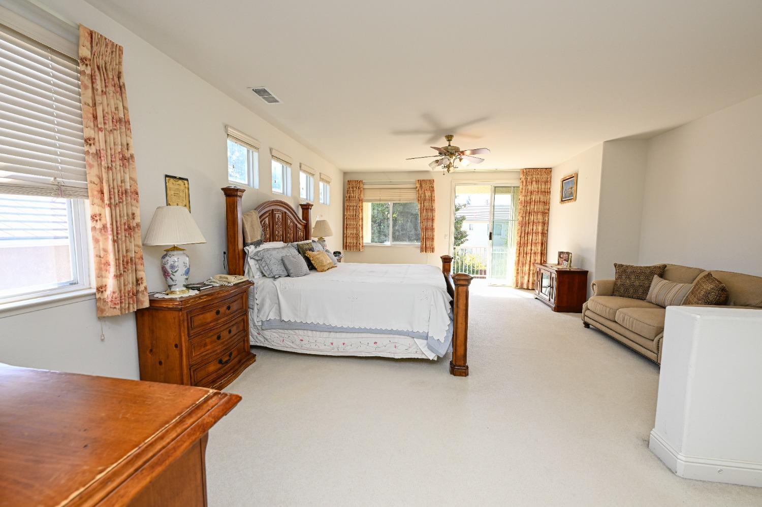 2809 E Omaha Ave, Fresno, CA 93720