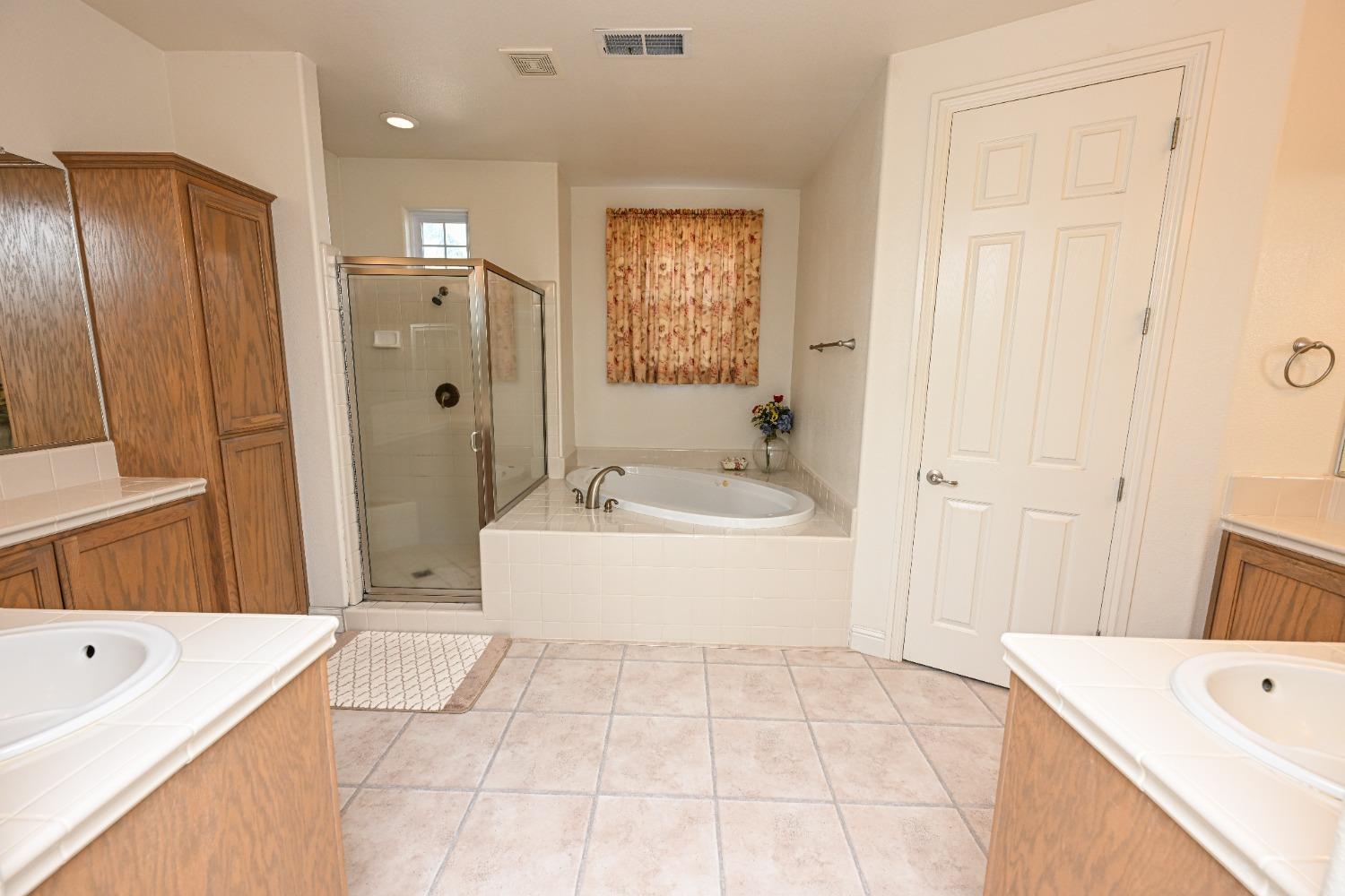 2809 E Omaha Ave, Fresno, CA 93720