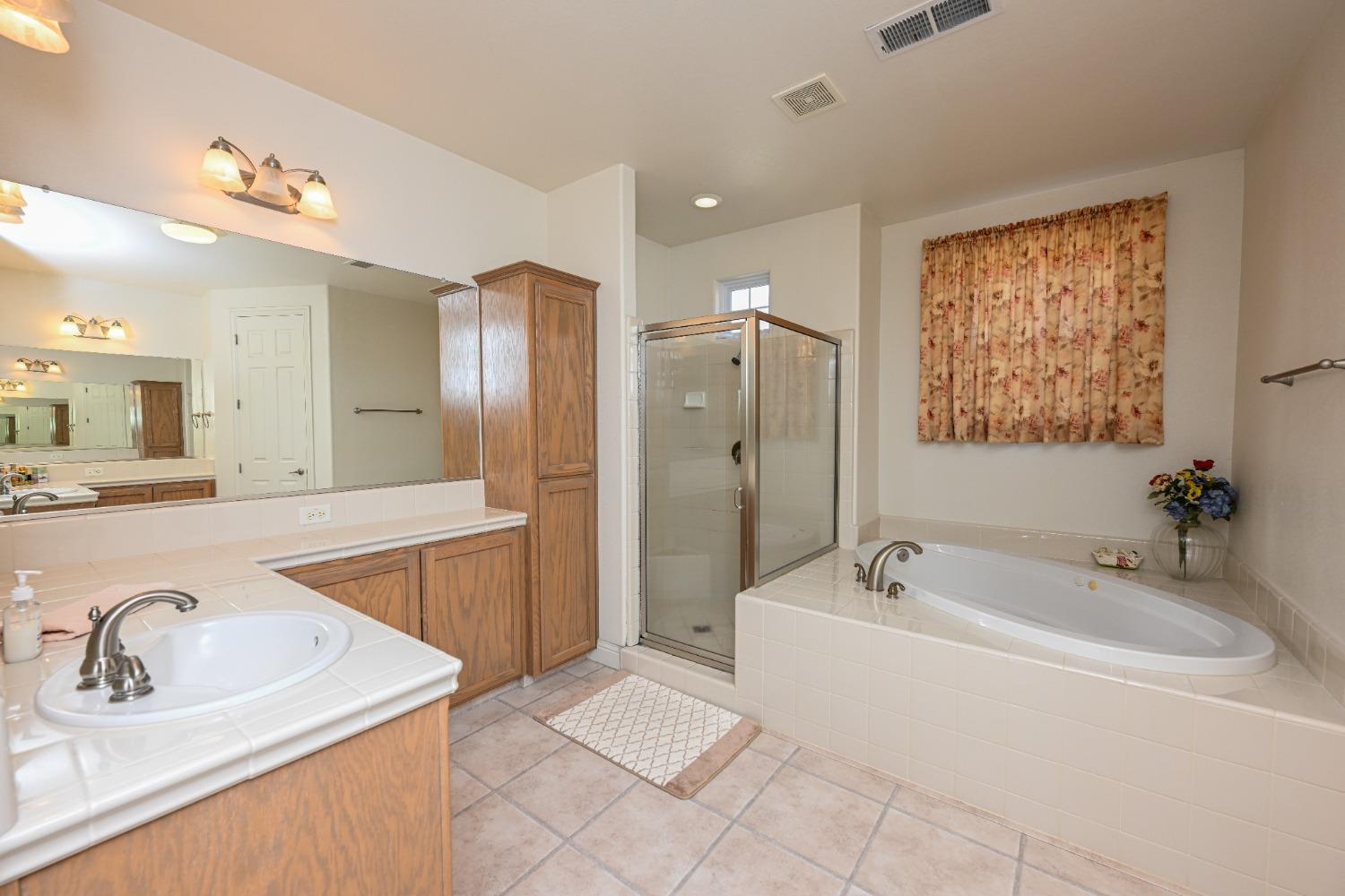2809 E Omaha Ave, Fresno, CA 93720