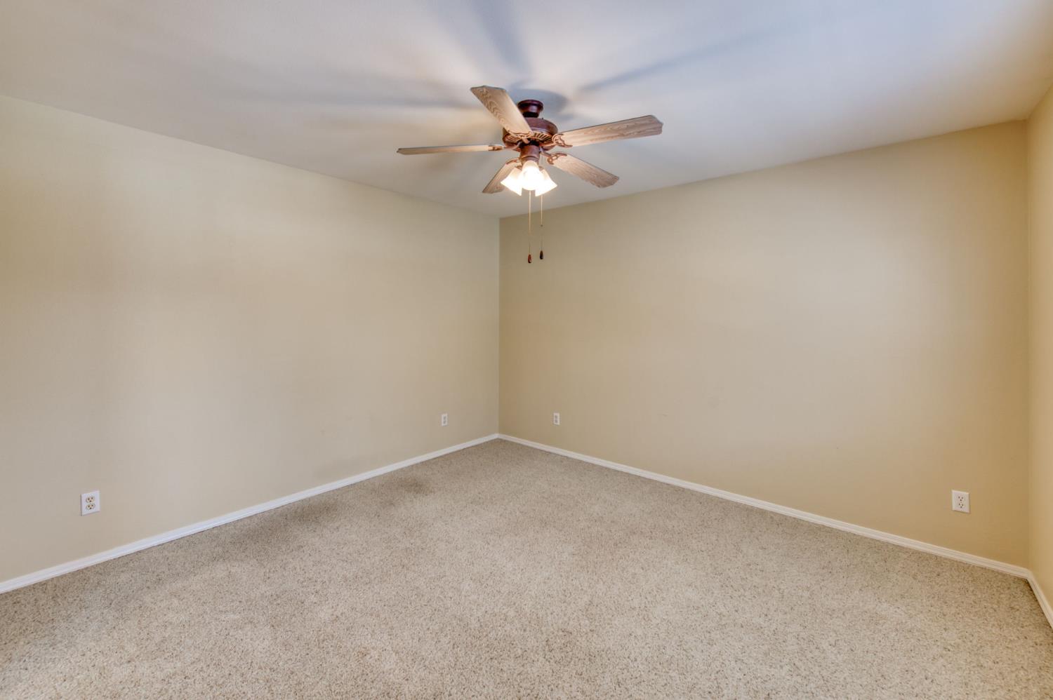 3750 W Vincent Ln, Fresno, CA 93711
