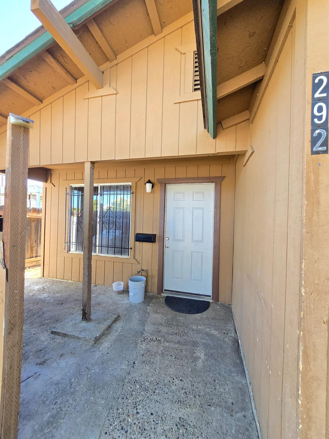 292 N College Ave, Fresno, CA 93701