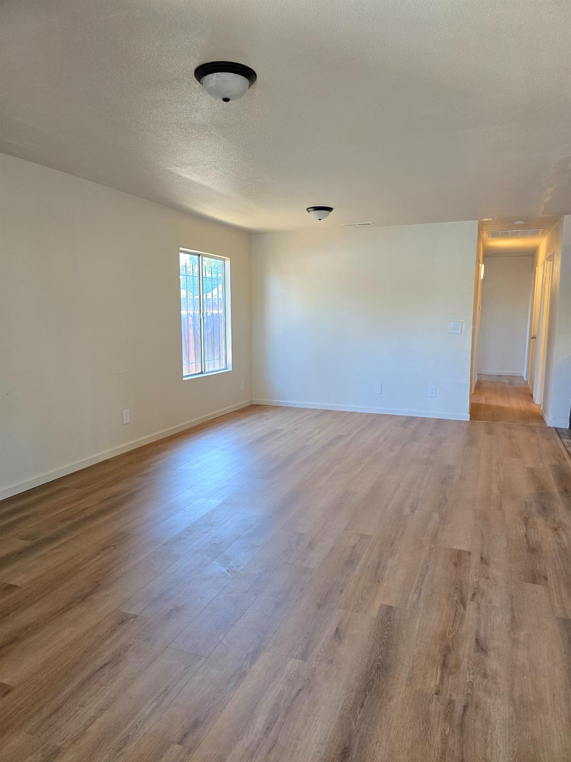 292 N College Ave, Fresno, CA 93701