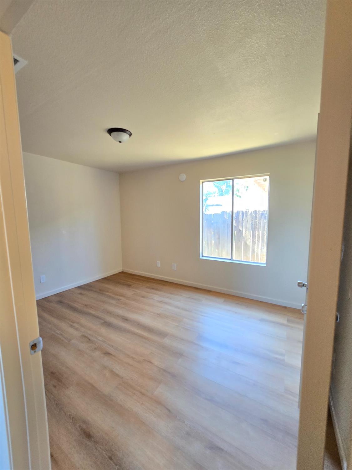 292 N College Ave, Fresno, CA 93701