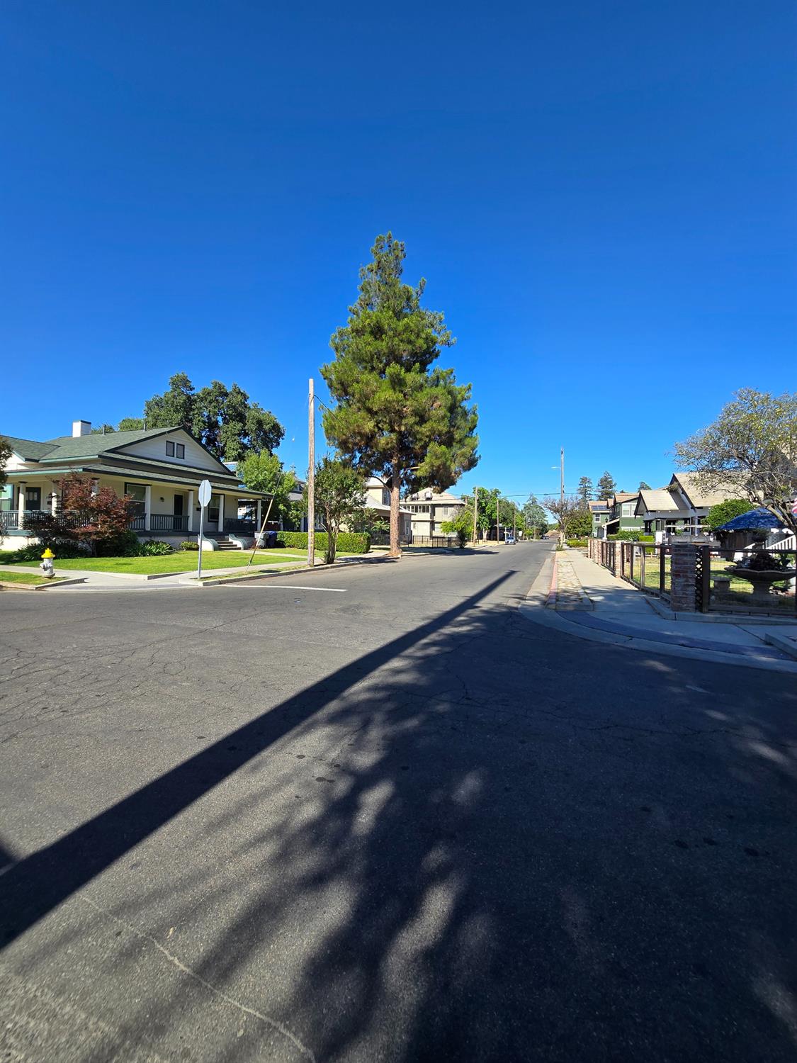 292 N College Ave, Fresno, CA 93701