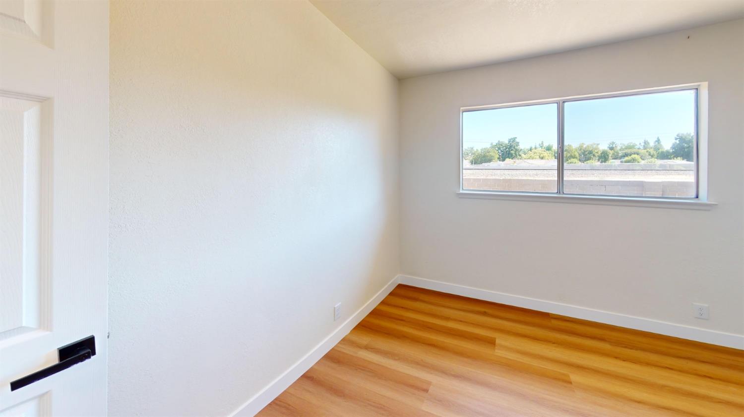 4298 N Holt Ave, Fresno, CA 93705