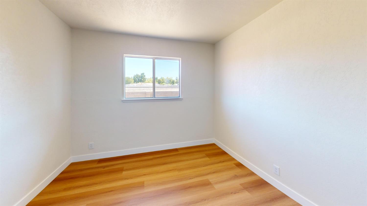 4298 N Holt Ave, Fresno, CA 93705