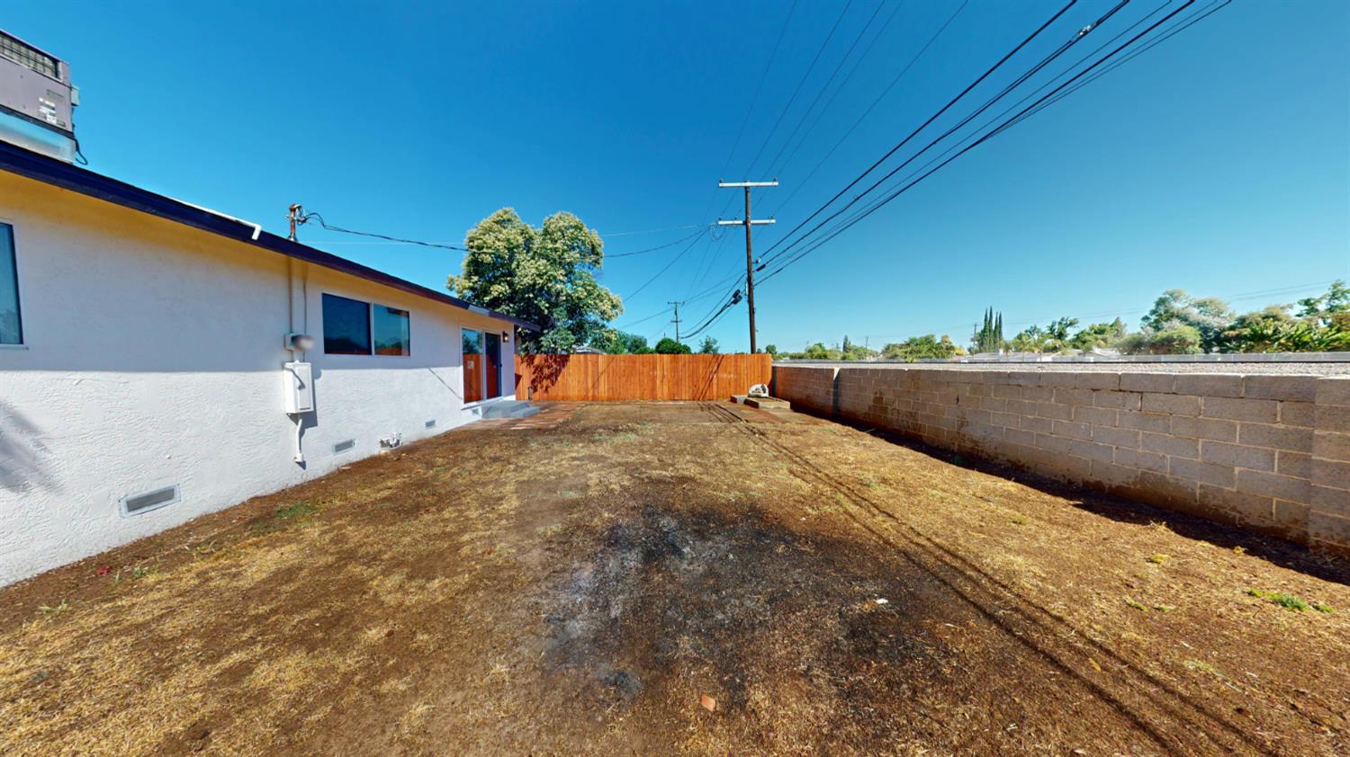 4298 N Holt Ave, Fresno, CA 93705