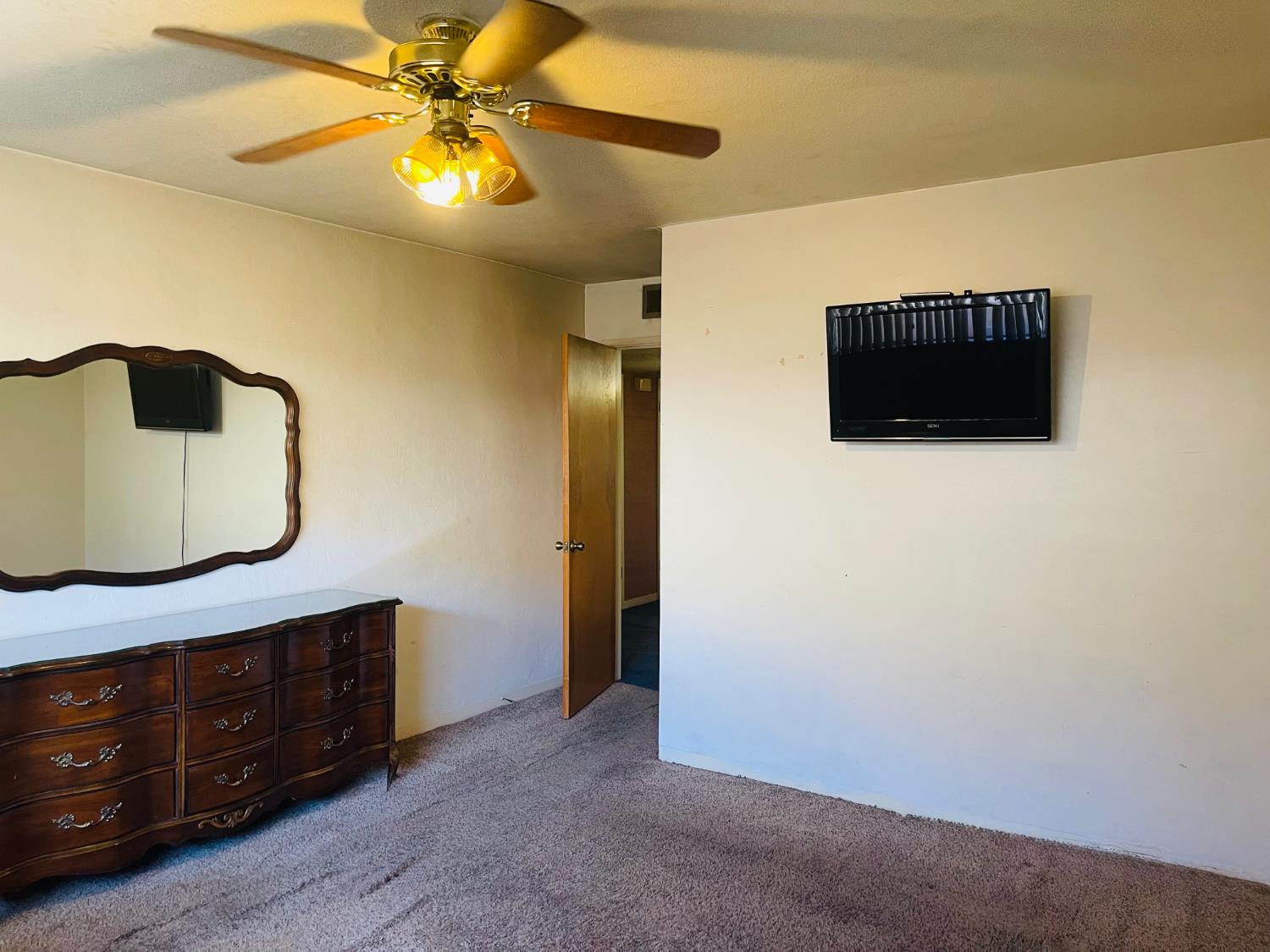 1111 W Kearney Blvd, Fresno, CA 93706