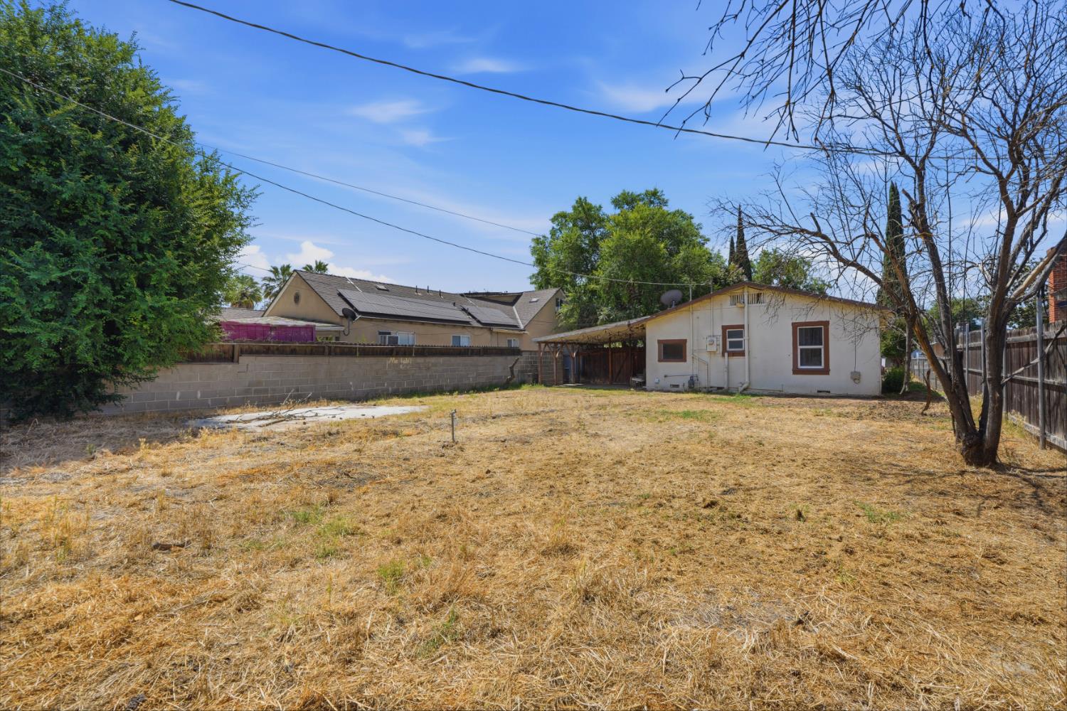 327 E Dayton Ave, Fresno, CA 93704