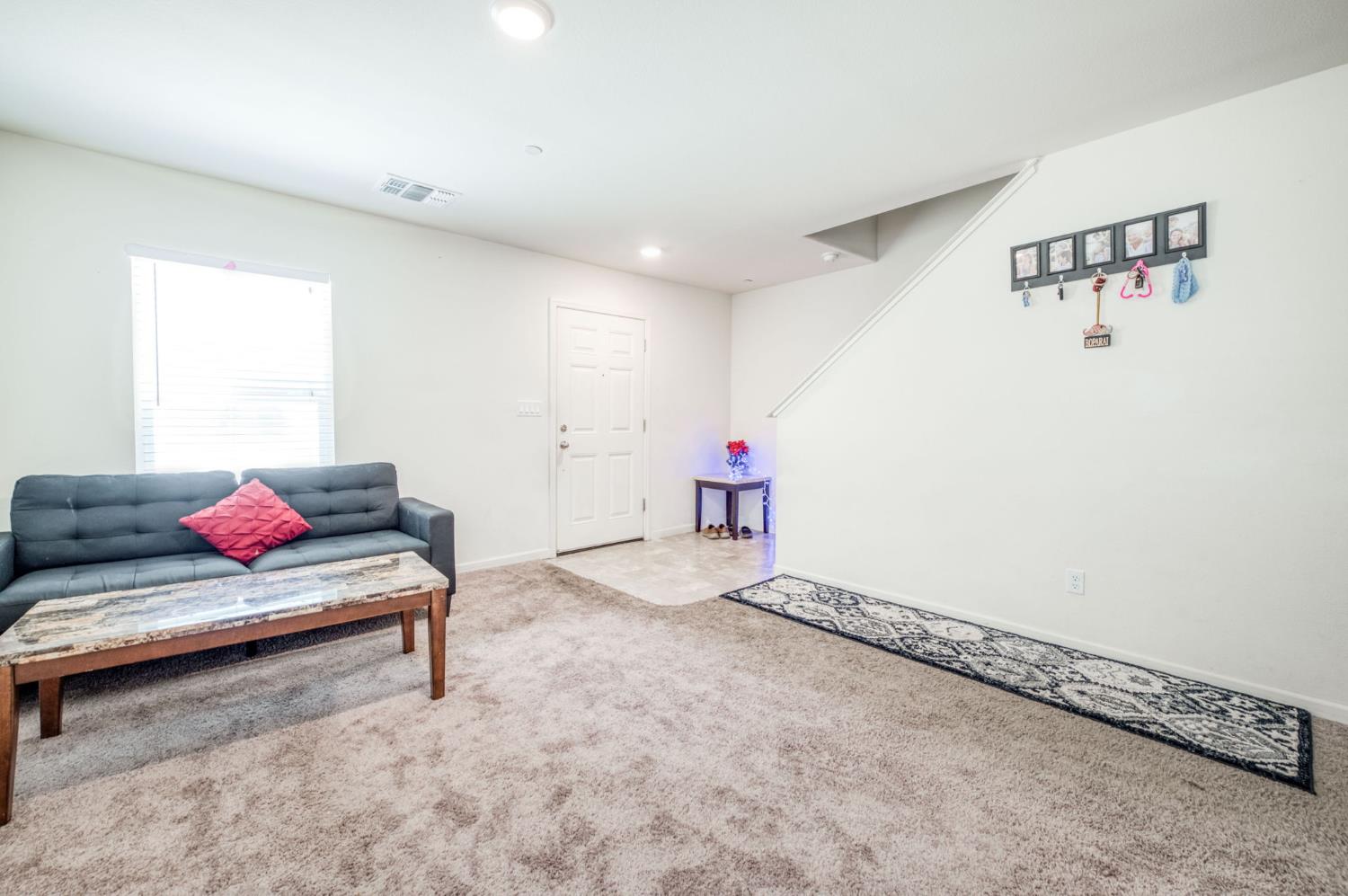 4374 W Saginaw Way, Fresno, CA 93722