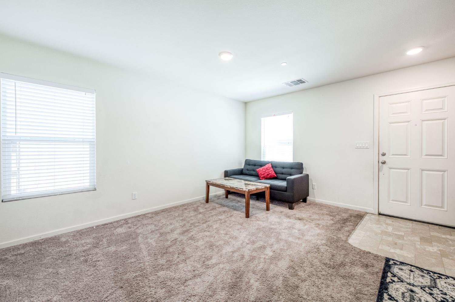 4374 W Saginaw Way, Fresno, CA 93722