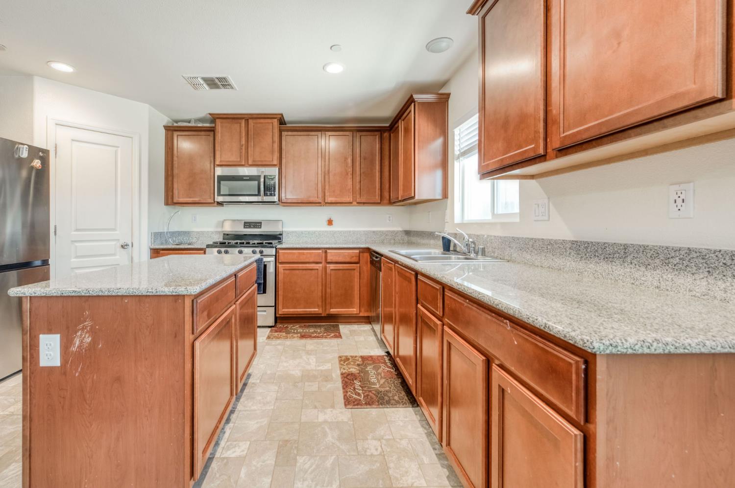 4374 W Saginaw Way, Fresno, CA 93722