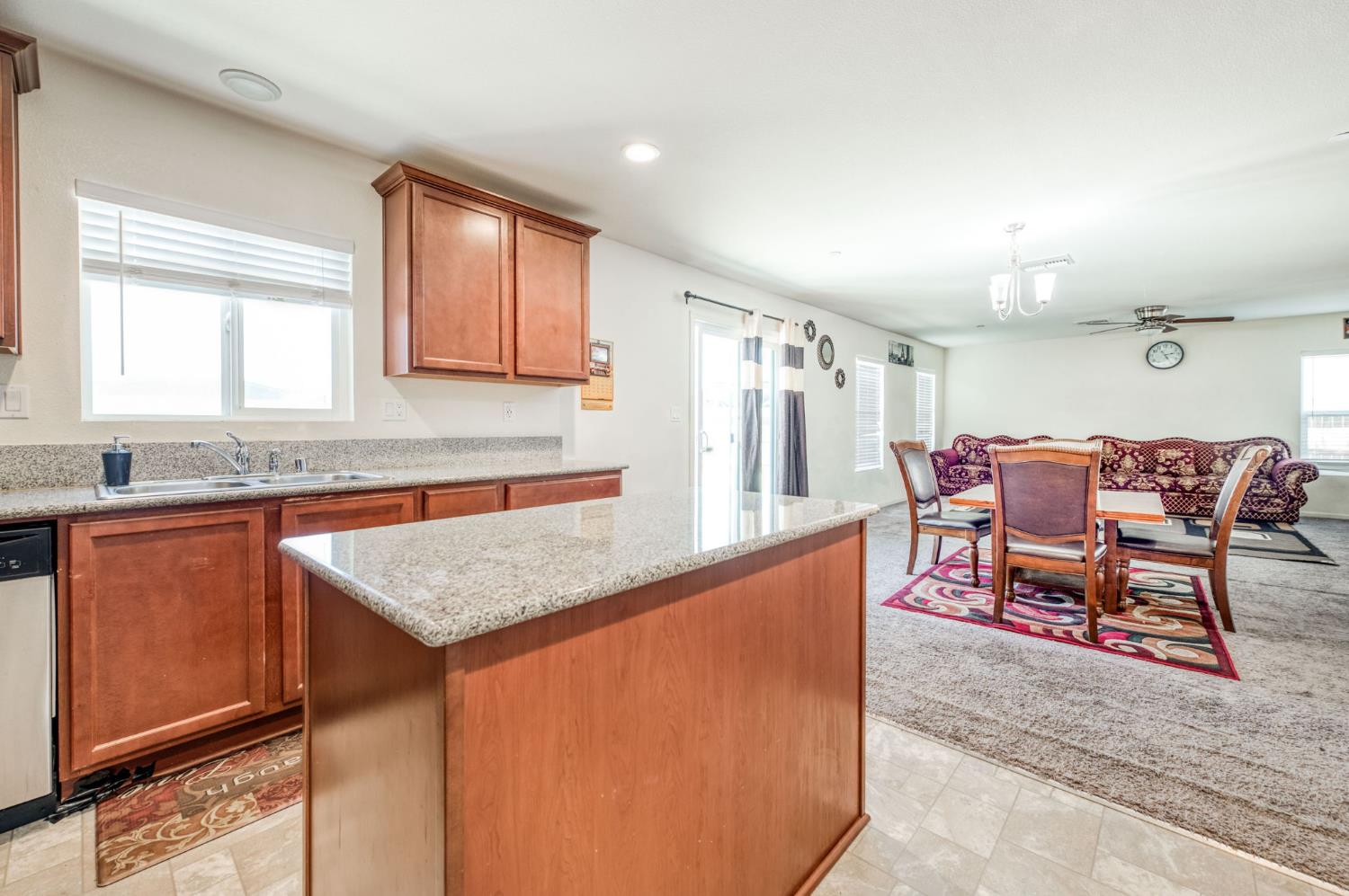 4374 W Saginaw Way, Fresno, CA 93722