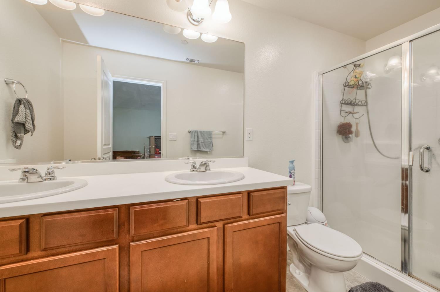 4374 W Saginaw Way, Fresno, CA 93722