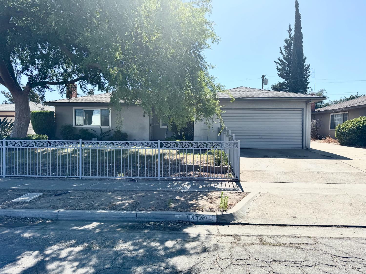 1470 N Chestnut Ave, Fresno, CA 93703