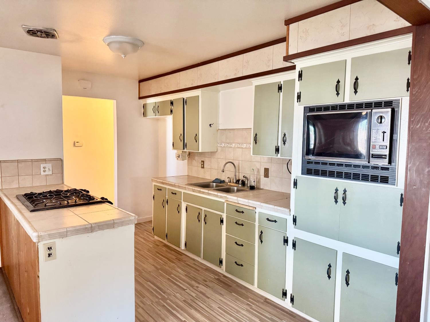 1470 N Chestnut Ave, Fresno, CA 93703