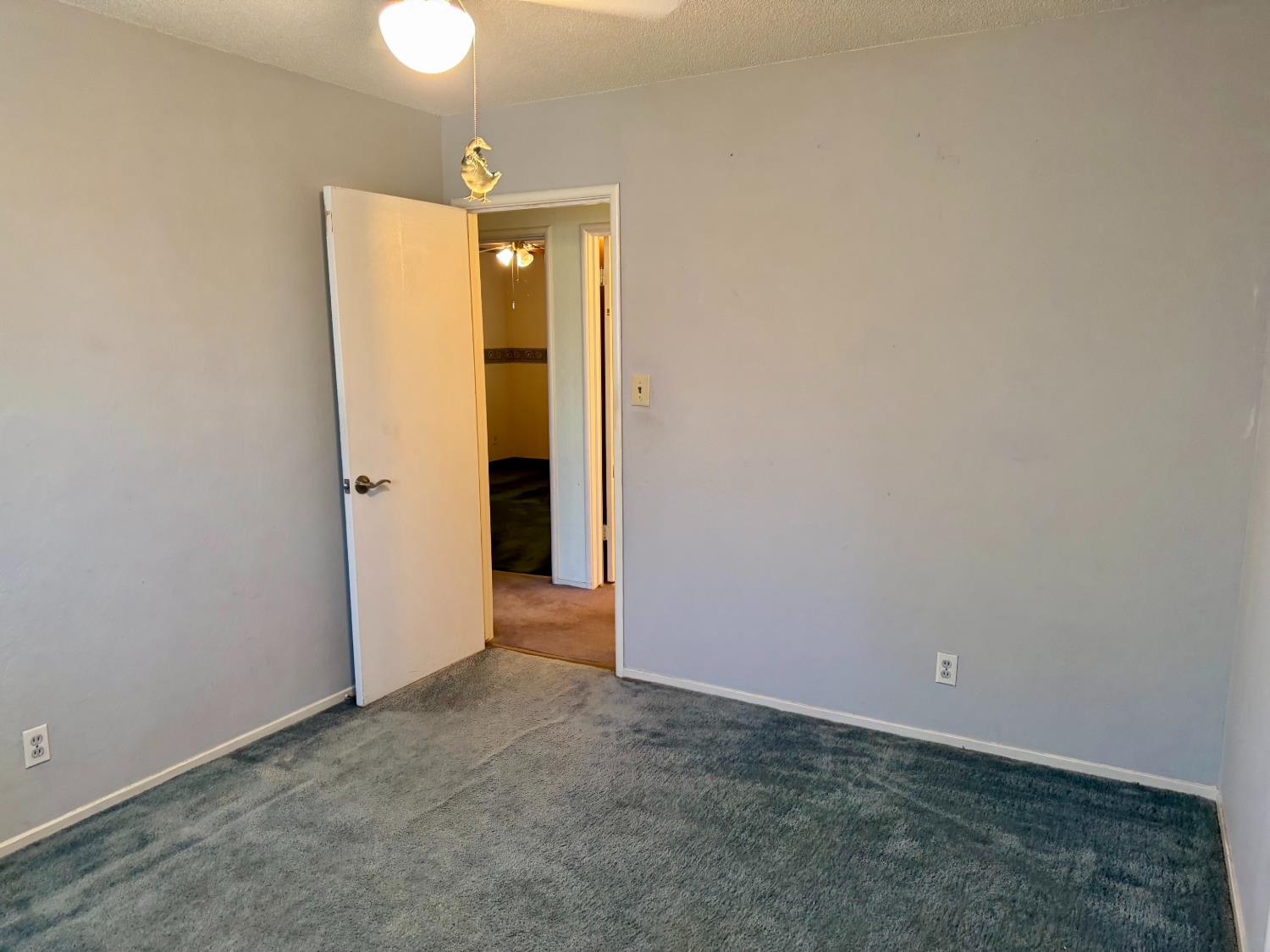 1470 N Chestnut Ave, Fresno, CA 93703