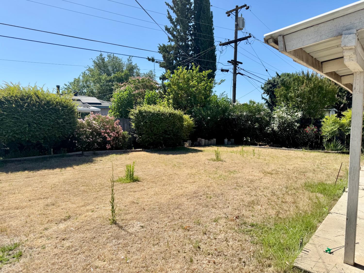 1470 N Chestnut Ave, Fresno, CA 93703