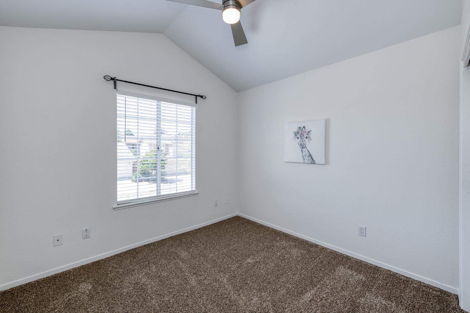 2078 E Pinedale Ave, Fresno, CA 93720
