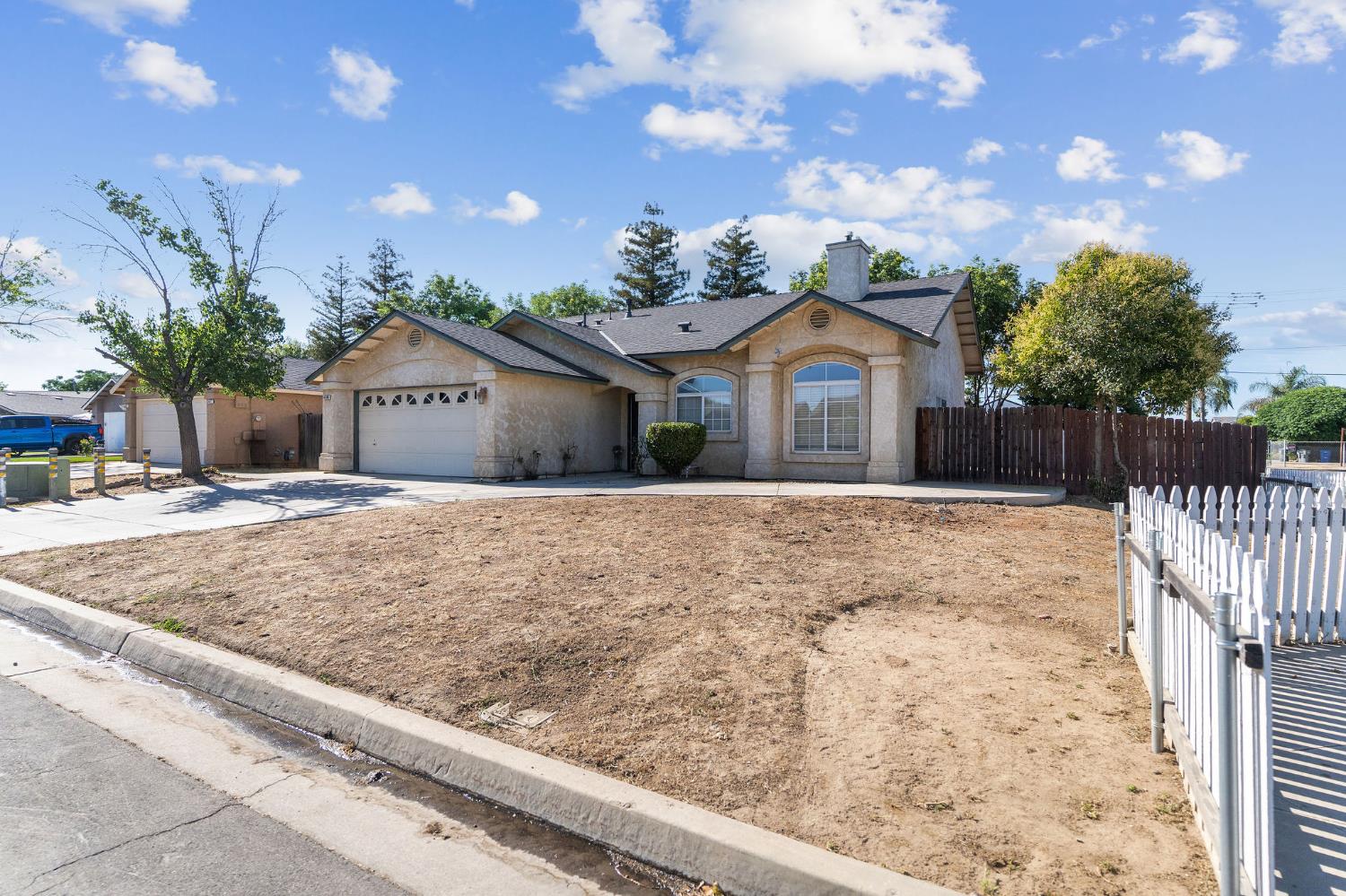 4885 E Edna Ave, Fresno, CA 93725
