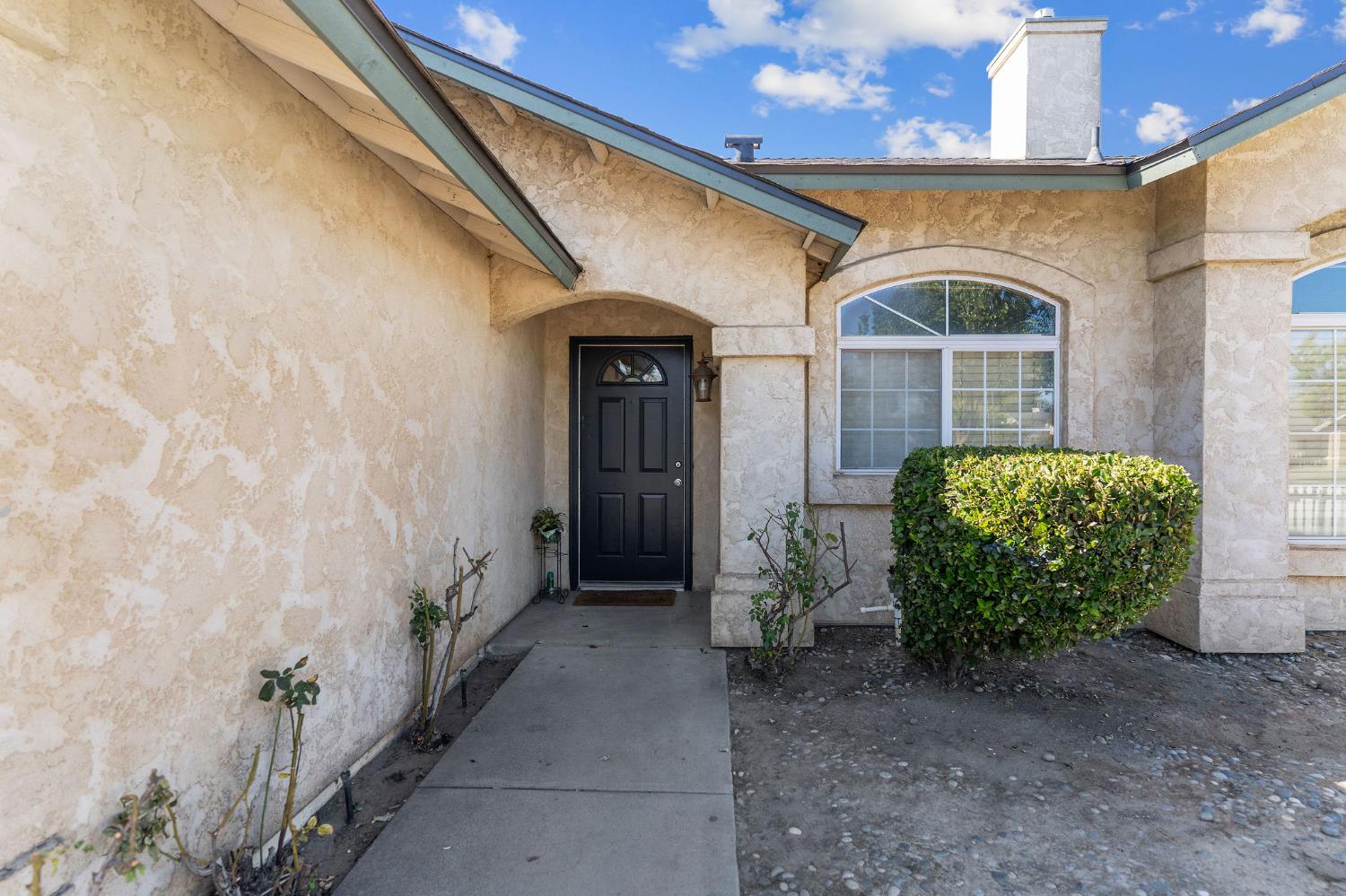 4885 E Edna Ave, Fresno, CA 93725