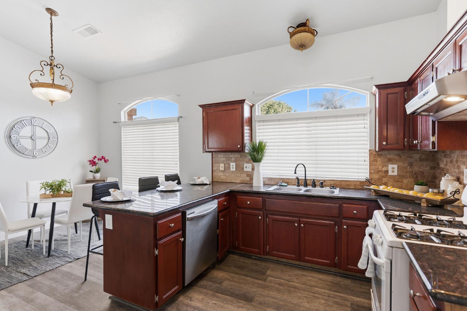 4885 E Edna Ave, Fresno, CA 93725