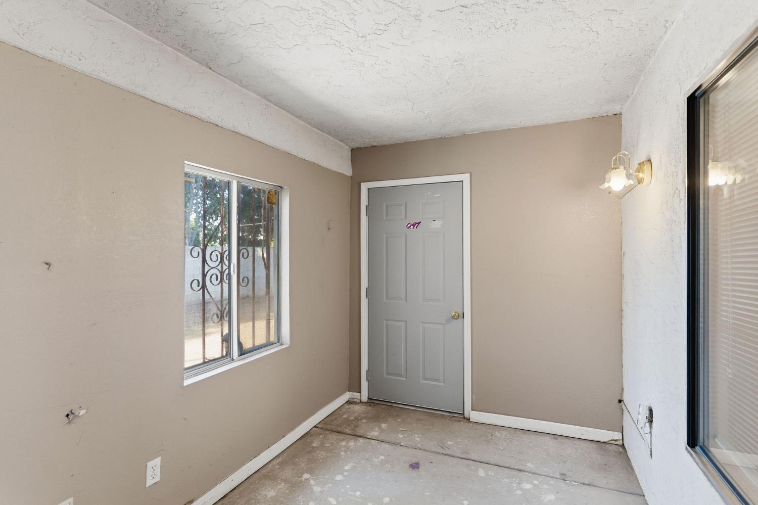 4885 E Edna Ave, Fresno, CA 93725