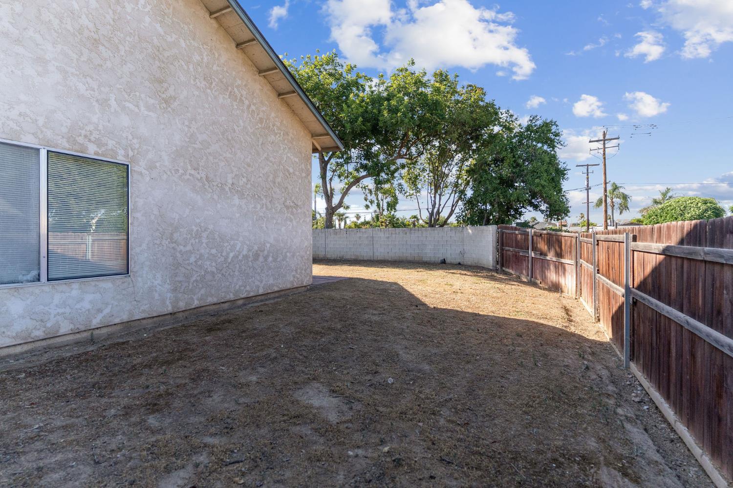 4885 E Edna Ave, Fresno, CA 93725